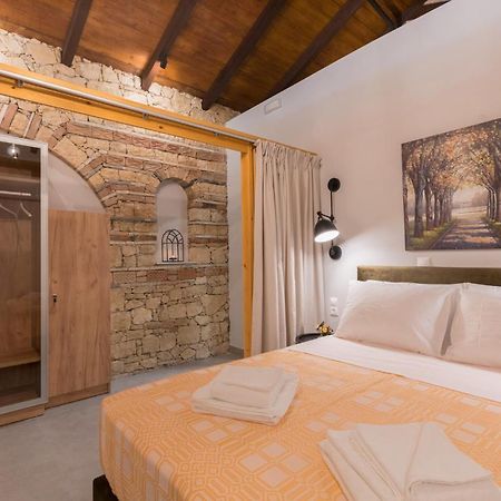 Casa Leone, Cosy Apartment Overlooking The Square Spílion 外观 照片